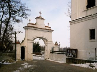 Бенедиктинский монастырь, Могильно