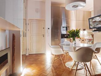 Main Square Luxury Apartments by Amstra