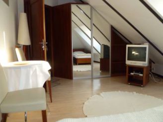 Classic Twin Room with Private External Bathroom