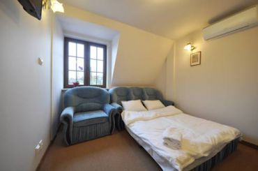 Deluxe Double Room (2 Adults + 1 Child)