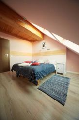 Apartment with Mountain View
