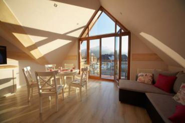 Apartment with Mountain View