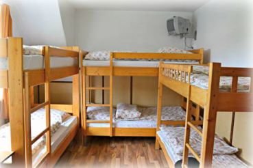 Кровать в общем 5-местном номере для мужчин и женщин